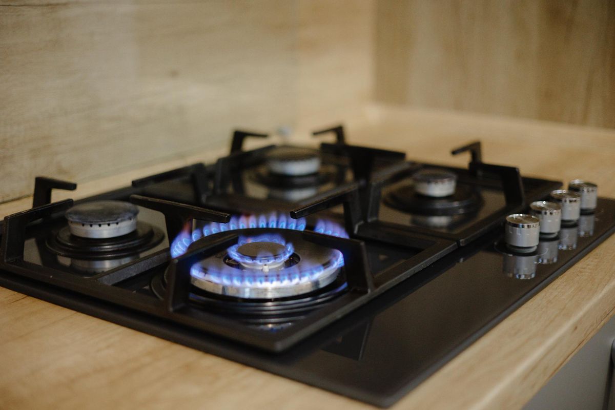 gas stove with electronic ignition